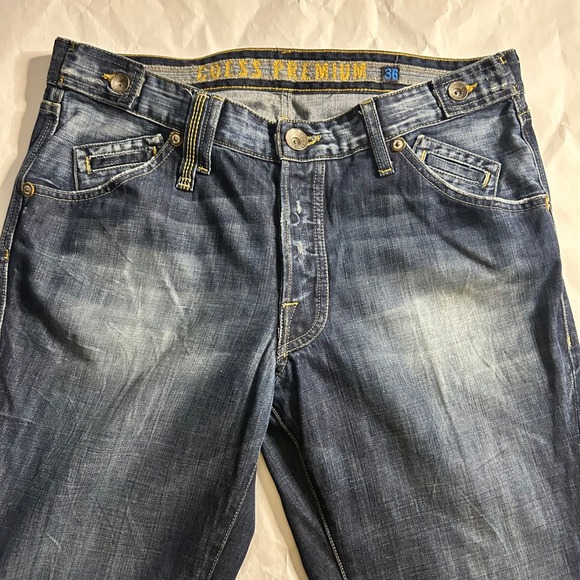 GUESS Premium Falcon Mens Jeans 36x34 Bootcut Dark Wash Denim Embellished Button - Picture 1 of 9